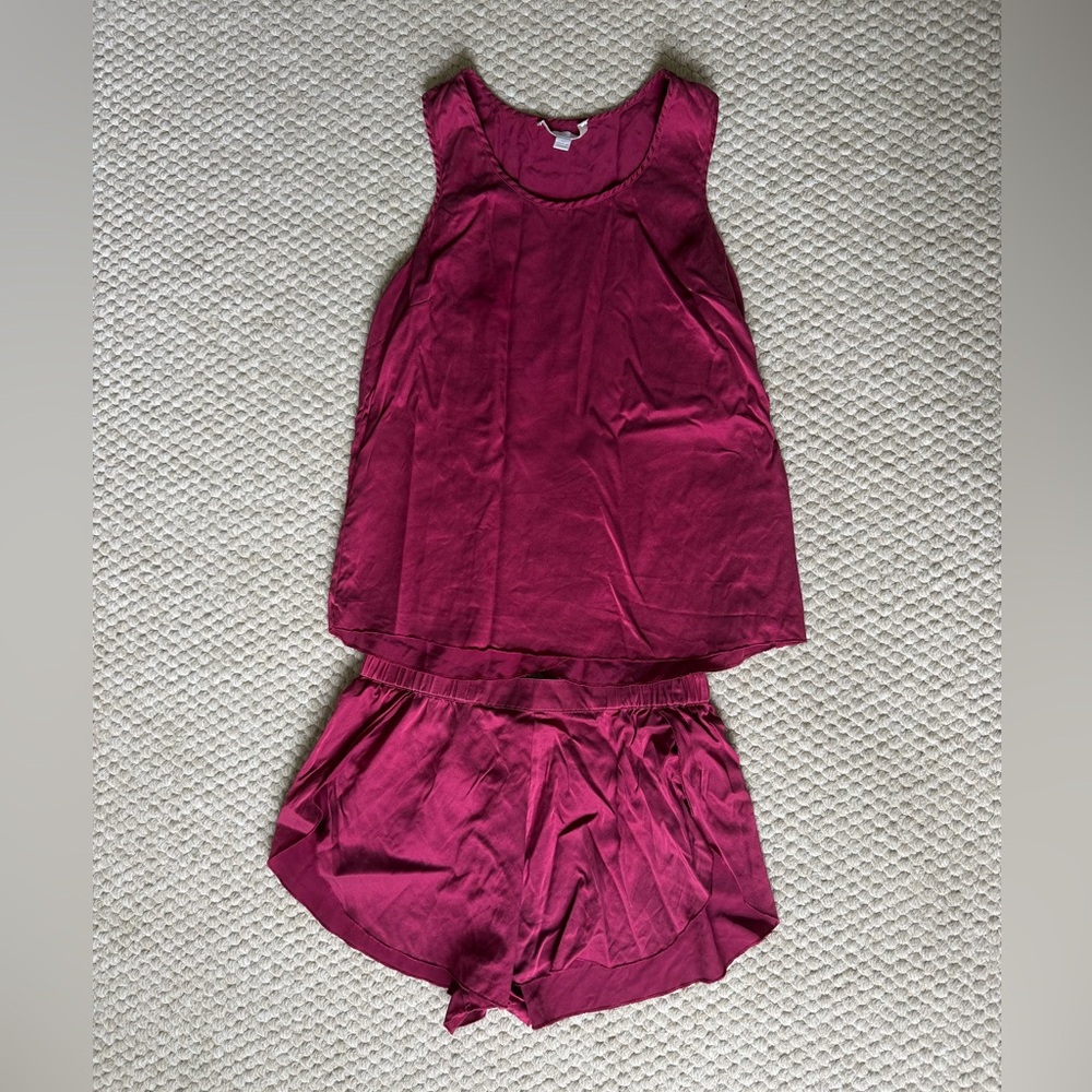 Lunya washable silk tulip back sleep set